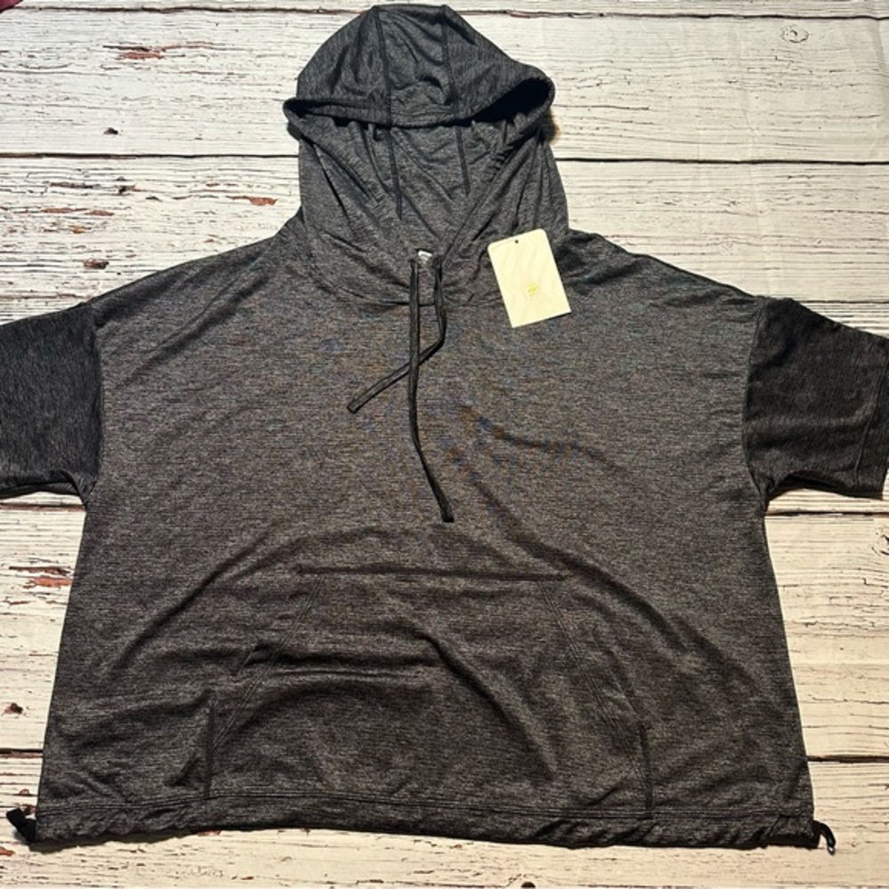 NWT! Fabletics Bea Short Sleeve Hoodie